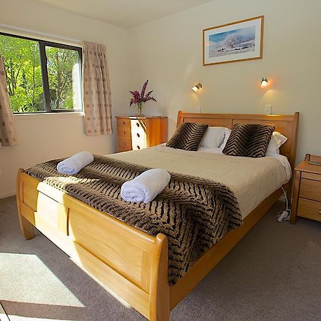 Crescent House Villa Wanaka Exteriör bild