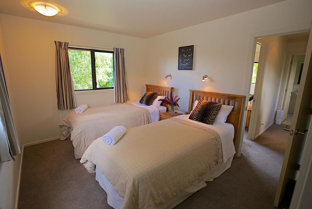 Crescent House Villa Wanaka Exteriör bild
